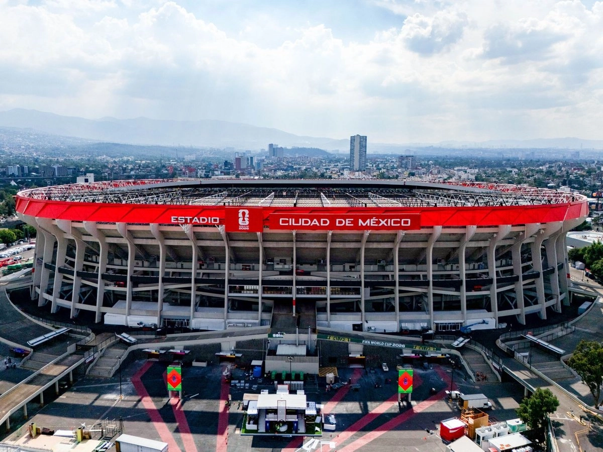 El Gobierno Federal decreta home office para burócratas y suspensión de clases el próximo 11 de junio por la inauguración del Mundial de Futbol. Conoce cómo afectará esta medida a las oficinas públicas y el exhorto realizado a las empresas privadas.